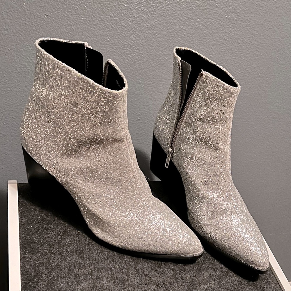 ASOS SIZE 7 GLITTER BOOT NEVER WORN